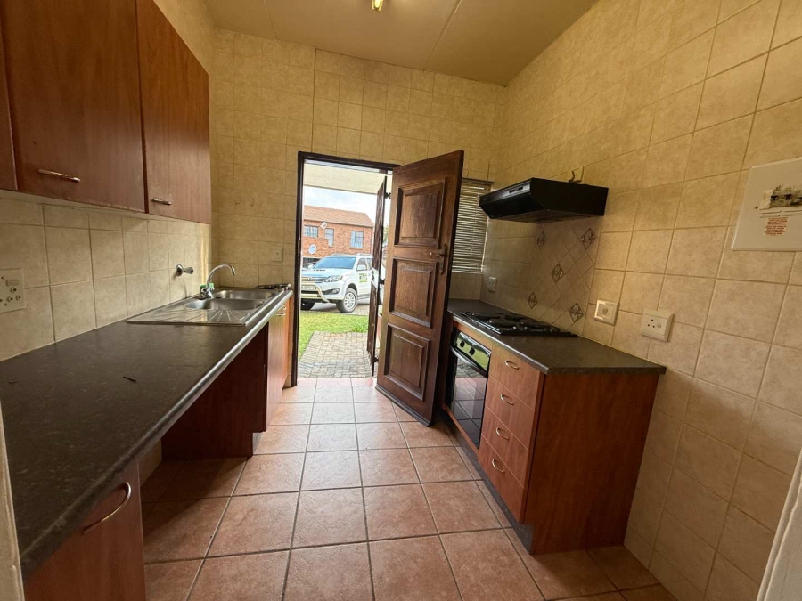 2 Bedroom Property for Sale in Wilgeheuwel Gauteng
