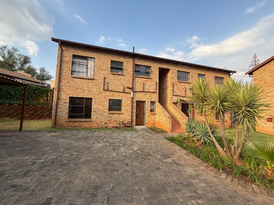 2 Bedroom Property for Sale in Wilgeheuwel Gauteng