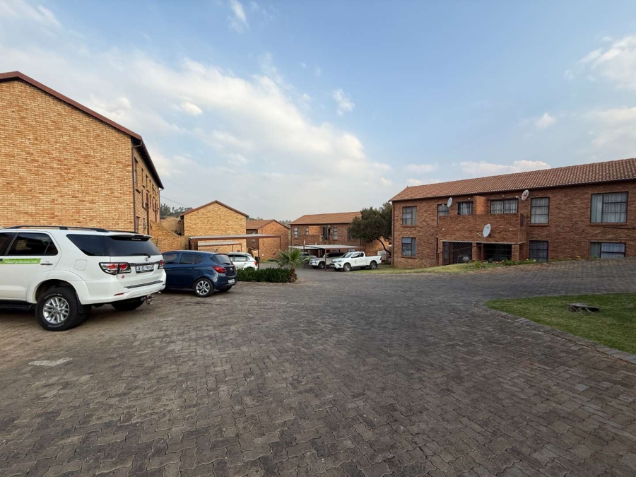 2 Bedroom Property for Sale in Wilgeheuwel Gauteng