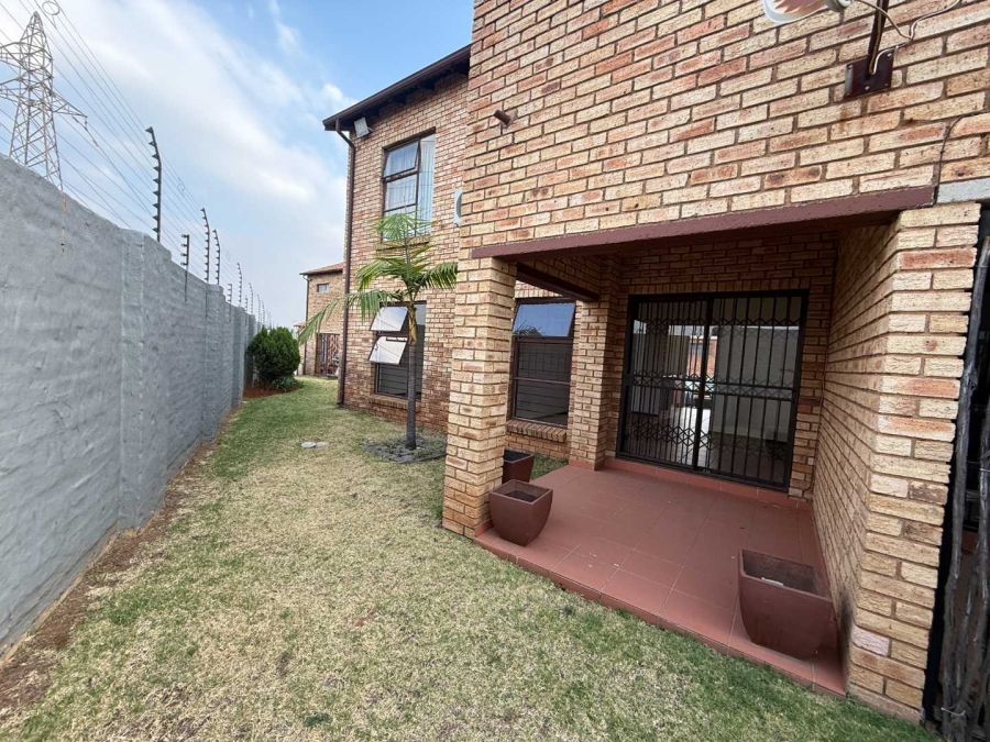 2 Bedroom Property for Sale in Wilgeheuwel Gauteng
