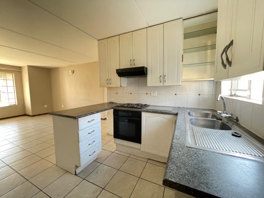 To Let 2 Bedroom Property for Rent in Glen Marais Gauteng