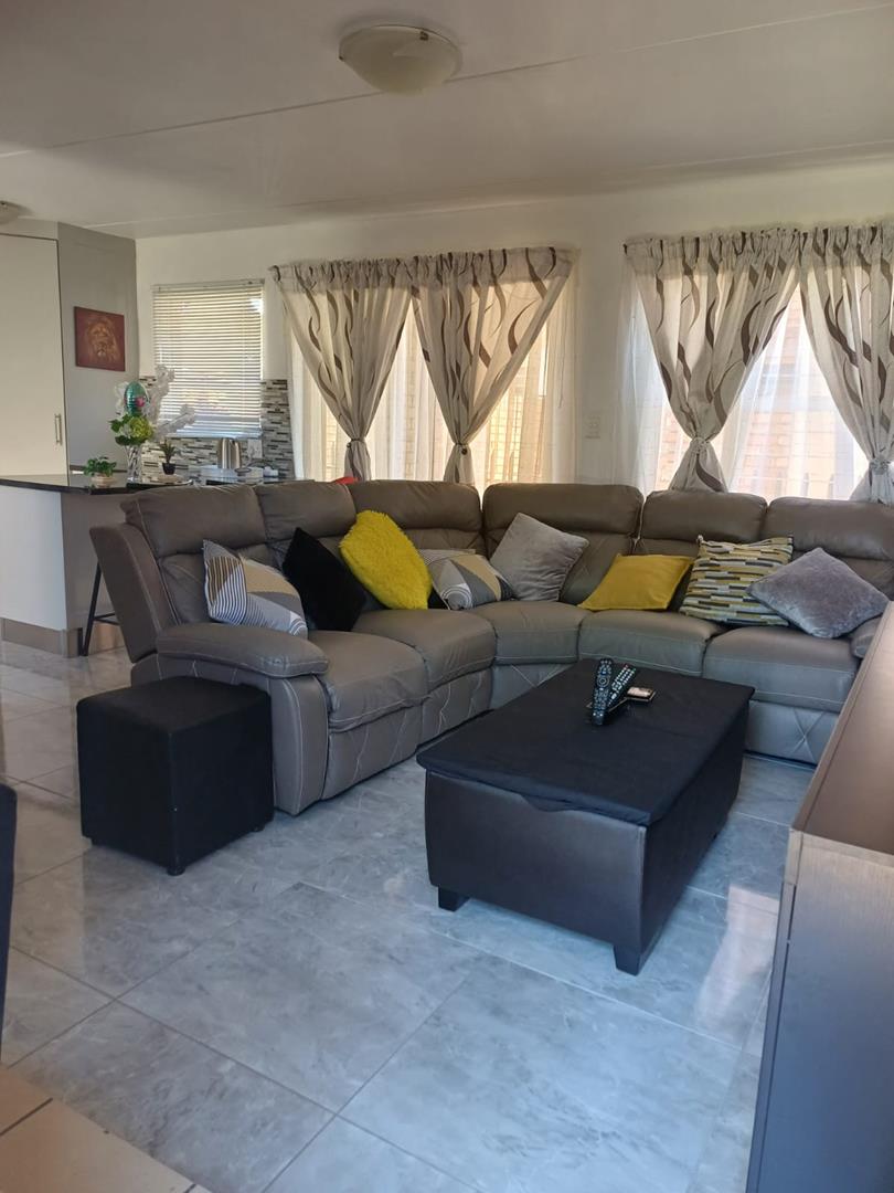2 Bedroom Property for Sale in Edleen Gauteng