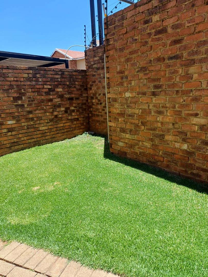 2 Bedroom Property for Sale in Edleen Gauteng