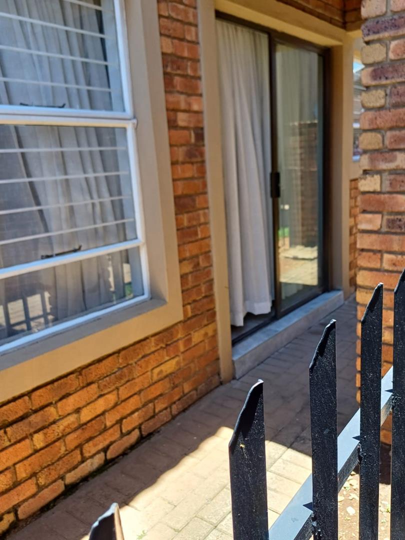2 Bedroom Property for Sale in Edleen Gauteng
