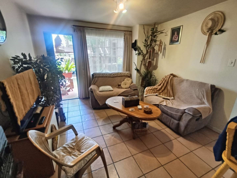 1 Bedroom Property for Sale in Die Hoewes Gauteng