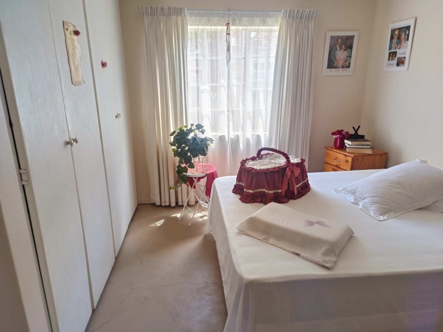 1 Bedroom Property for Sale in Die Hoewes Gauteng