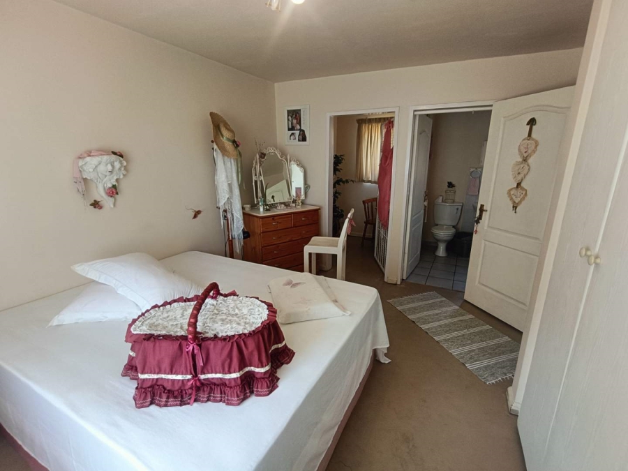 1 Bedroom Property for Sale in Die Hoewes Gauteng