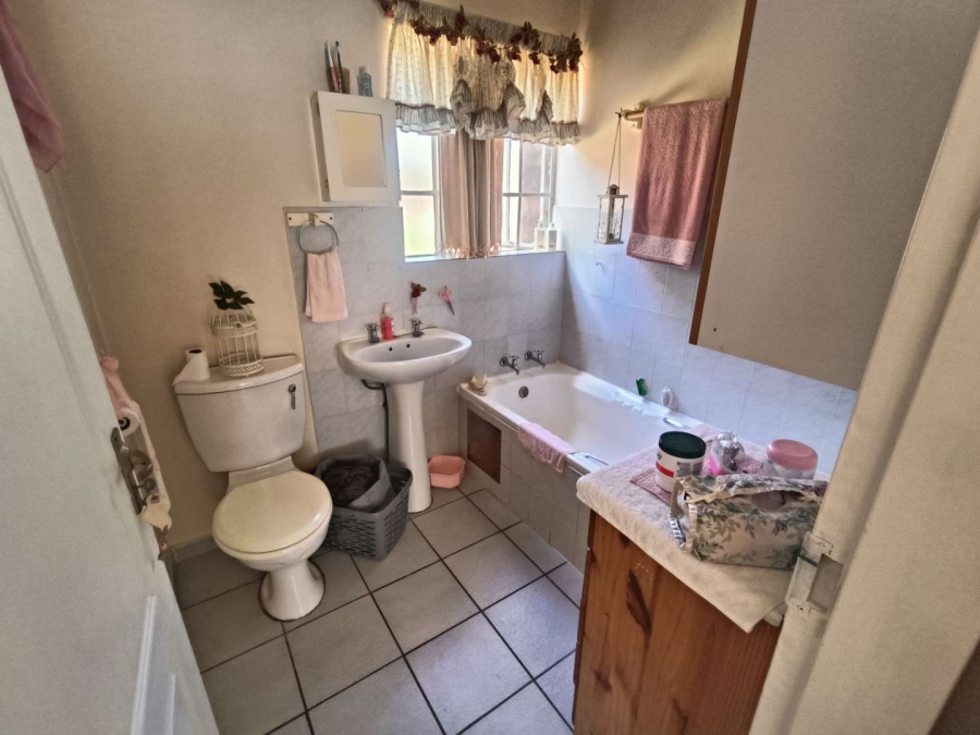 1 Bedroom Property for Sale in Die Hoewes Gauteng