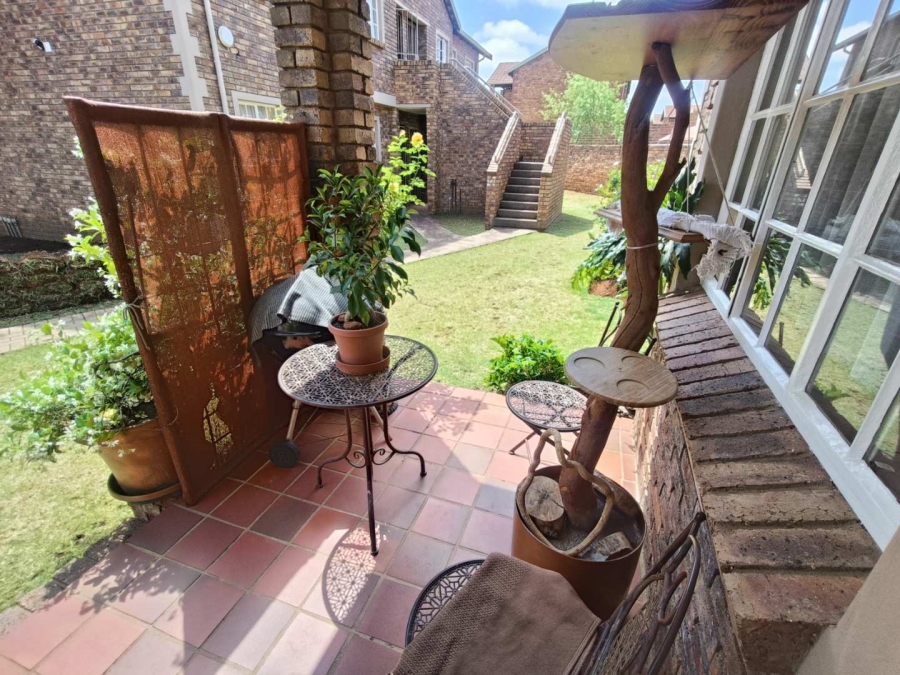 1 Bedroom Property for Sale in Die Hoewes Gauteng