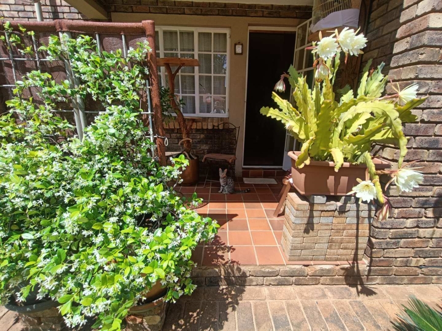 1 Bedroom Property for Sale in Die Hoewes Gauteng