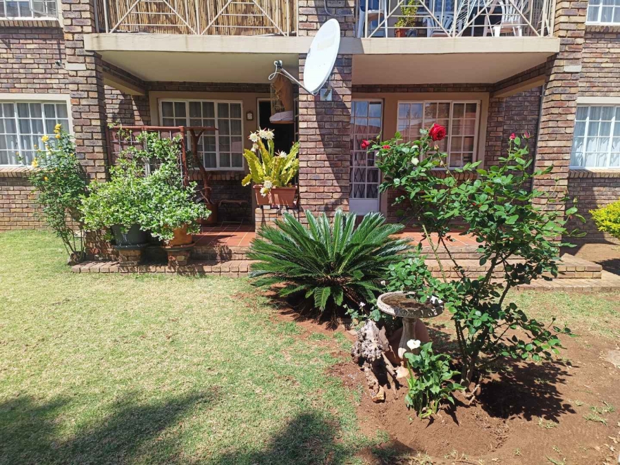 1 Bedroom Property for Sale in Die Hoewes Gauteng