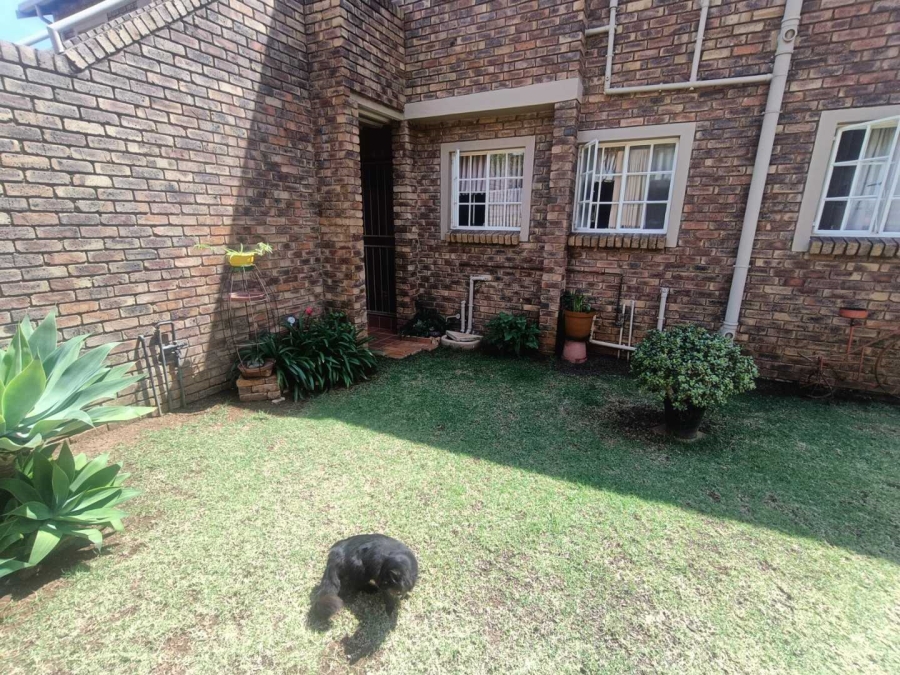 1 Bedroom Property for Sale in Die Hoewes Gauteng