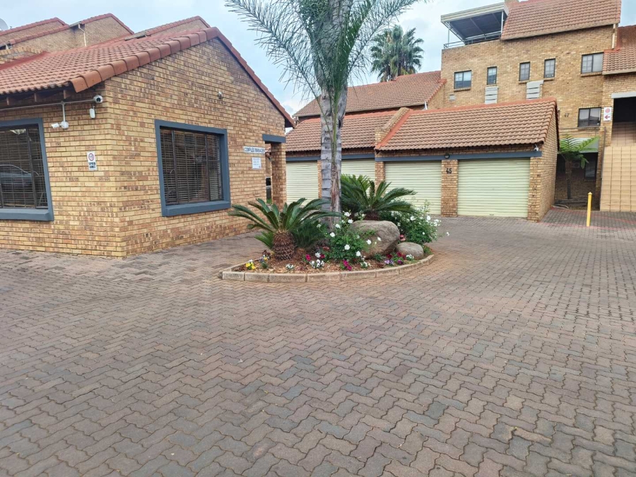 2 Bedroom Property for Sale in Eco Park Gauteng