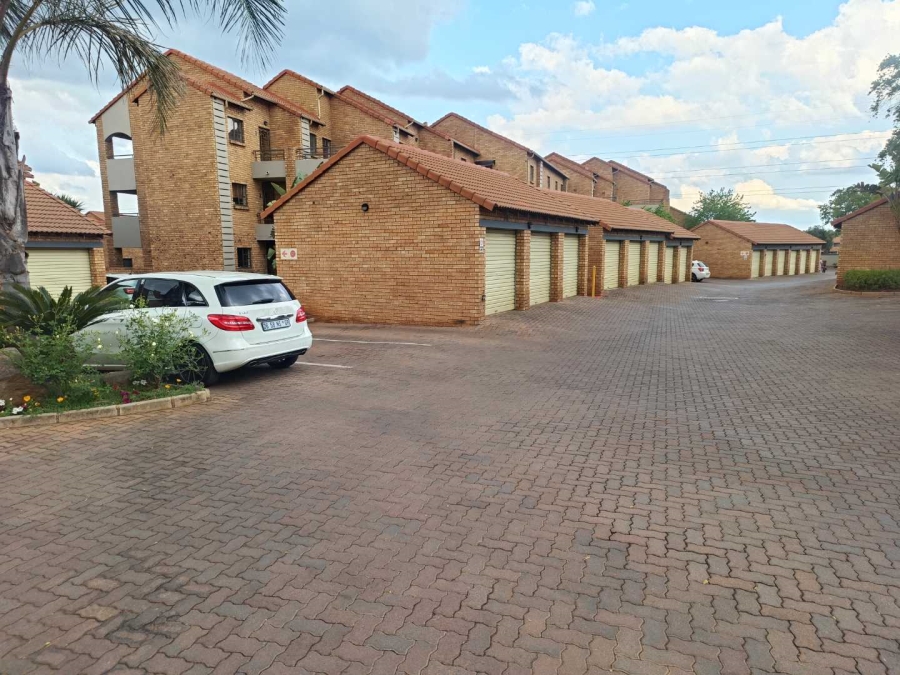 2 Bedroom Property for Sale in Eco Park Gauteng