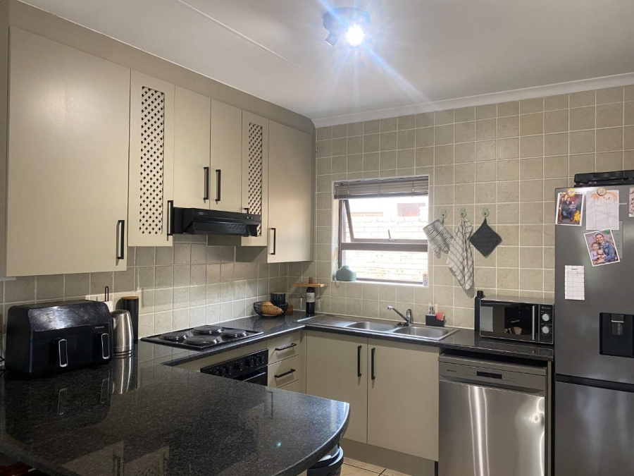 To Let 2 Bedroom Property for Rent in Chancliff A H Gauteng