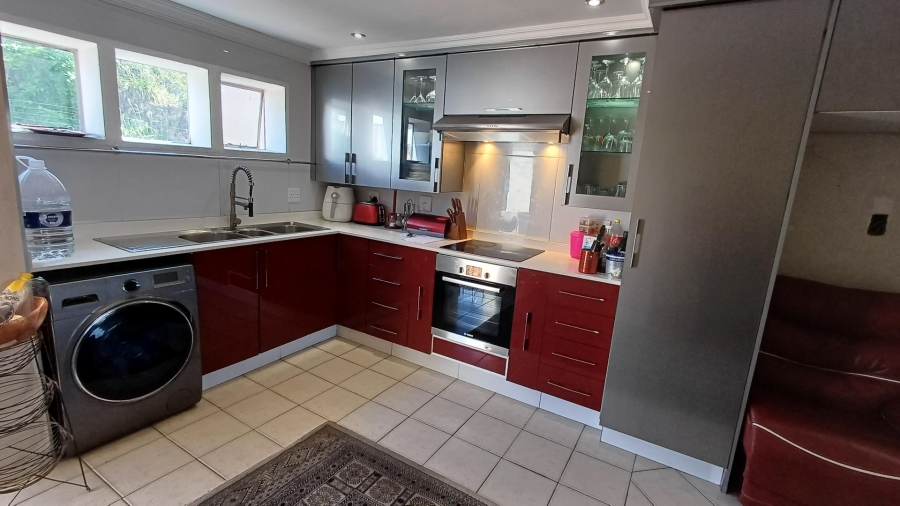 3 Bedroom Property for Sale in Oakdene Gauteng
