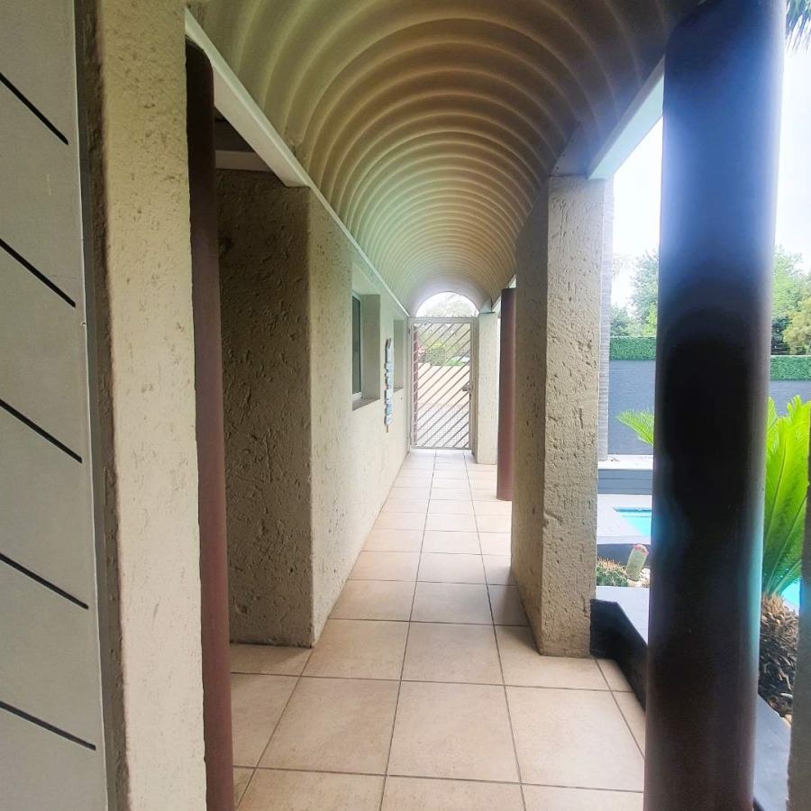 5 Bedroom Property for Sale in New Redruth Gauteng