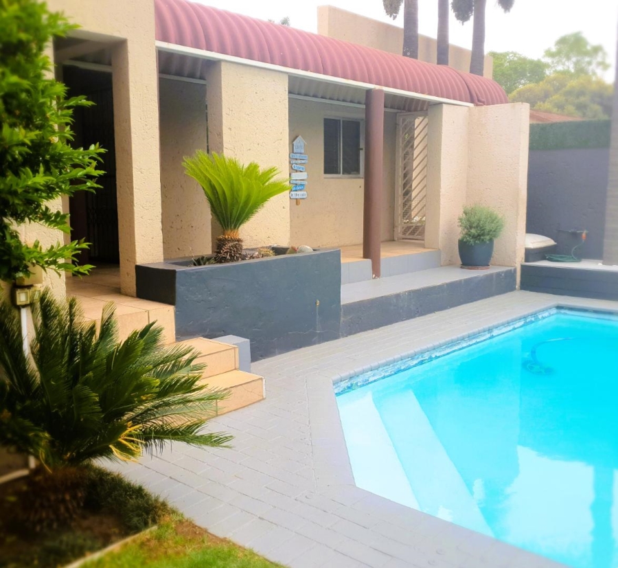 5 Bedroom Property for Sale in New Redruth Gauteng