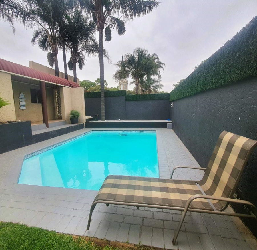 5 Bedroom Property for Sale in New Redruth Gauteng