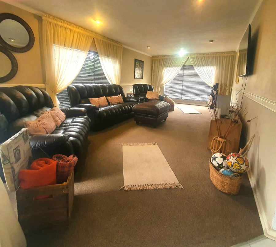 5 Bedroom Property for Sale in New Redruth Gauteng