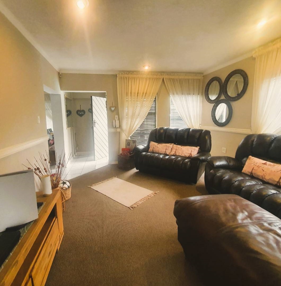 5 Bedroom Property for Sale in New Redruth Gauteng