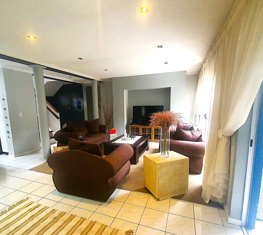 5 Bedroom Property for Sale in New Redruth Gauteng