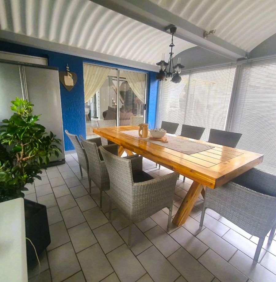 5 Bedroom Property for Sale in New Redruth Gauteng