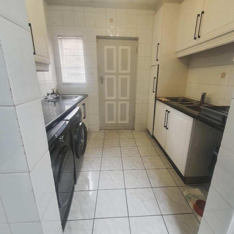 5 Bedroom Property for Sale in New Redruth Gauteng
