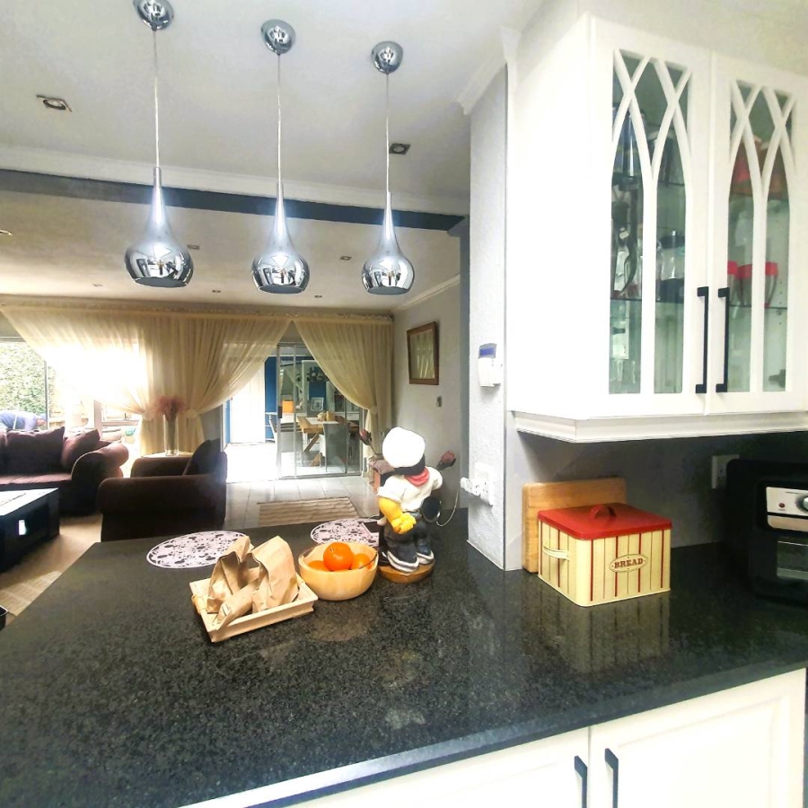 5 Bedroom Property for Sale in New Redruth Gauteng