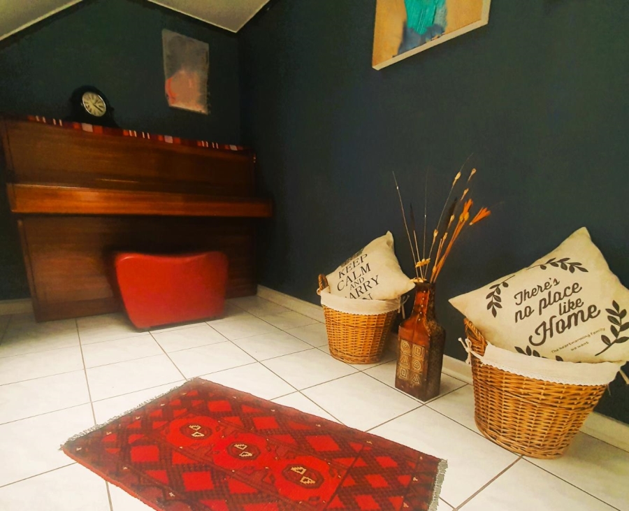 5 Bedroom Property for Sale in New Redruth Gauteng