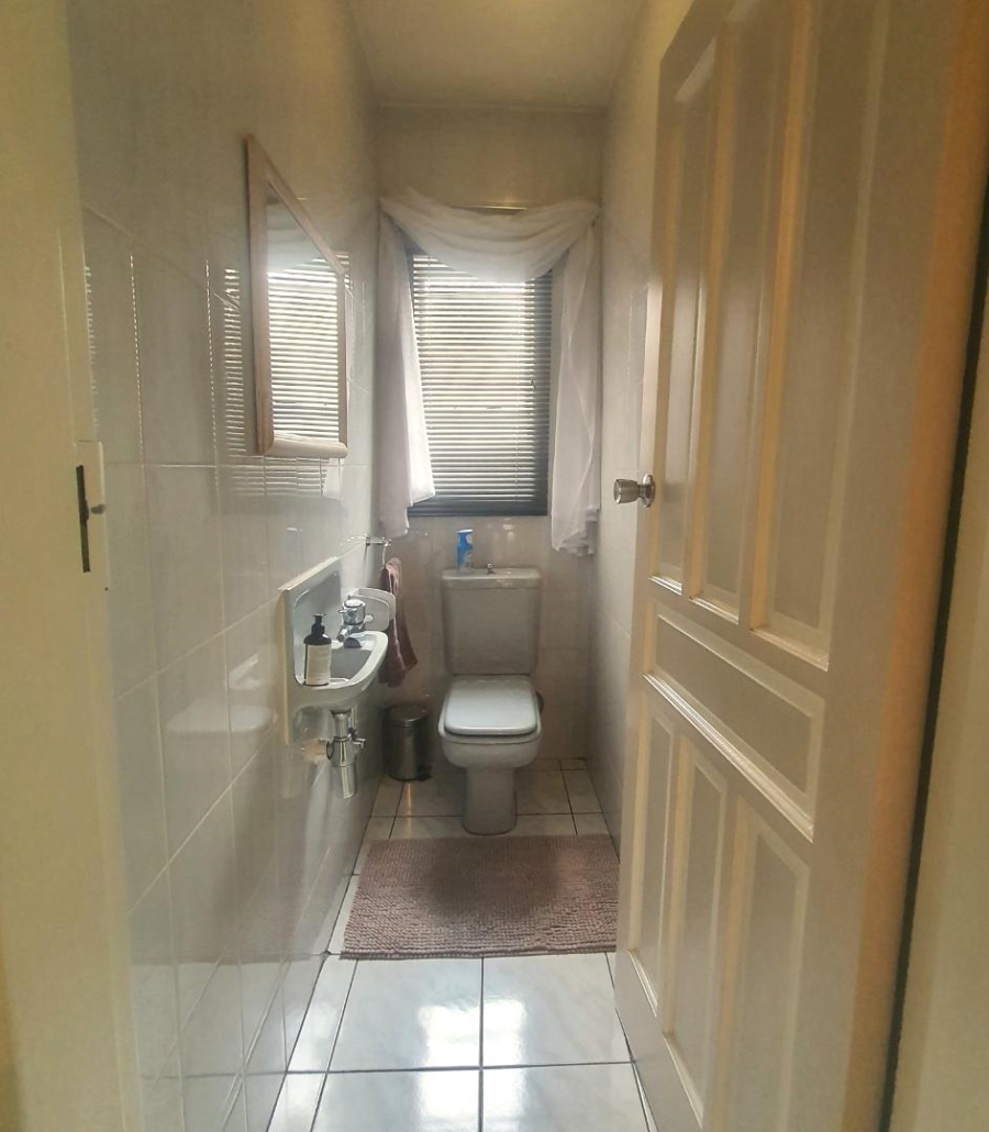 5 Bedroom Property for Sale in New Redruth Gauteng