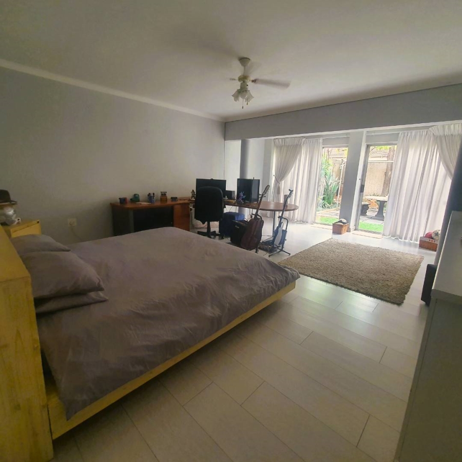 5 Bedroom Property for Sale in New Redruth Gauteng