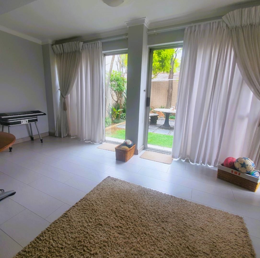5 Bedroom Property for Sale in New Redruth Gauteng