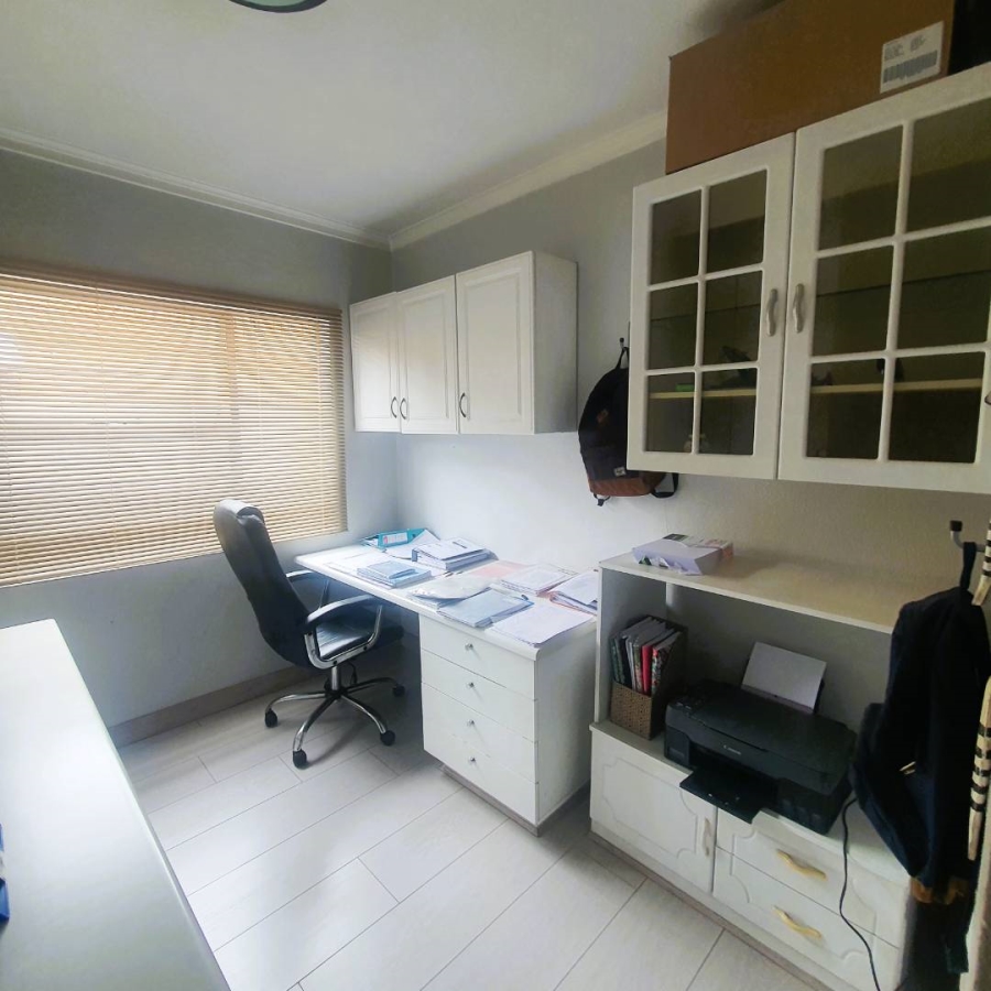 5 Bedroom Property for Sale in New Redruth Gauteng