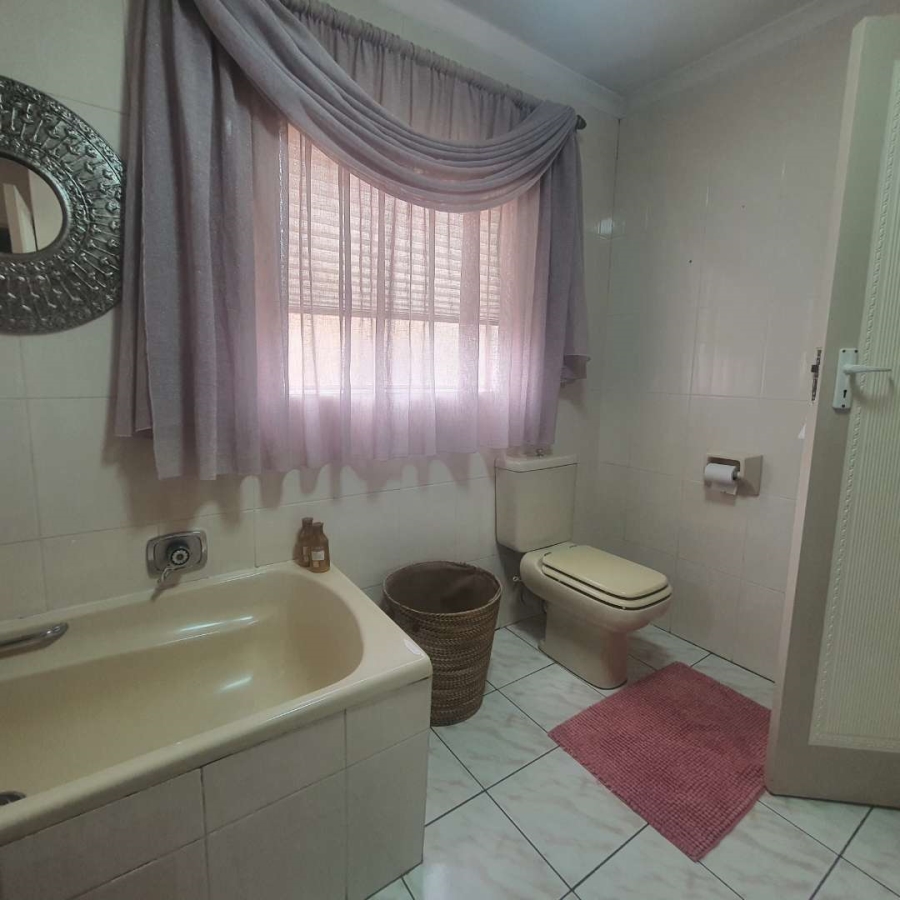 5 Bedroom Property for Sale in New Redruth Gauteng
