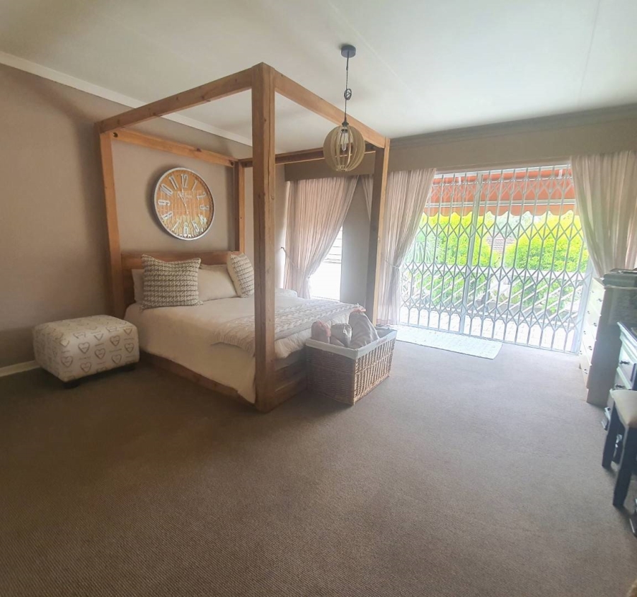 5 Bedroom Property for Sale in New Redruth Gauteng