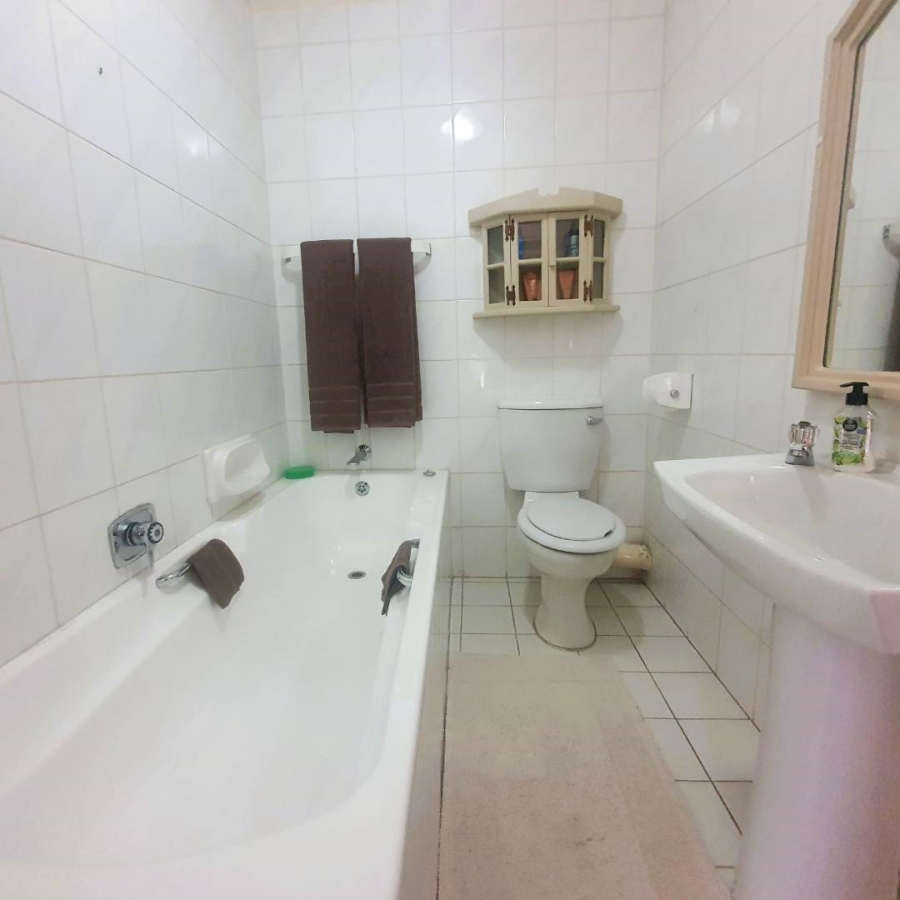 5 Bedroom Property for Sale in New Redruth Gauteng