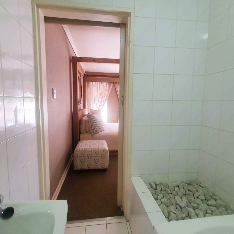 5 Bedroom Property for Sale in New Redruth Gauteng