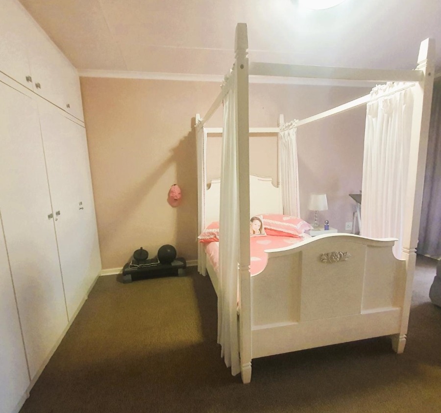 5 Bedroom Property for Sale in New Redruth Gauteng