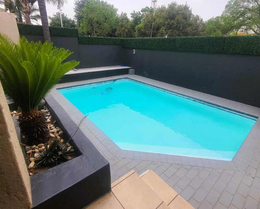 5 Bedroom Property for Sale in New Redruth Gauteng