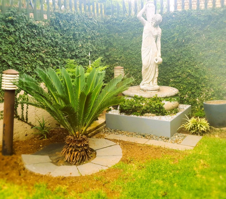 5 Bedroom Property for Sale in New Redruth Gauteng