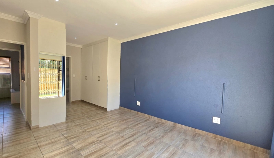 3 Bedroom Property for Sale in New Redruth Gauteng