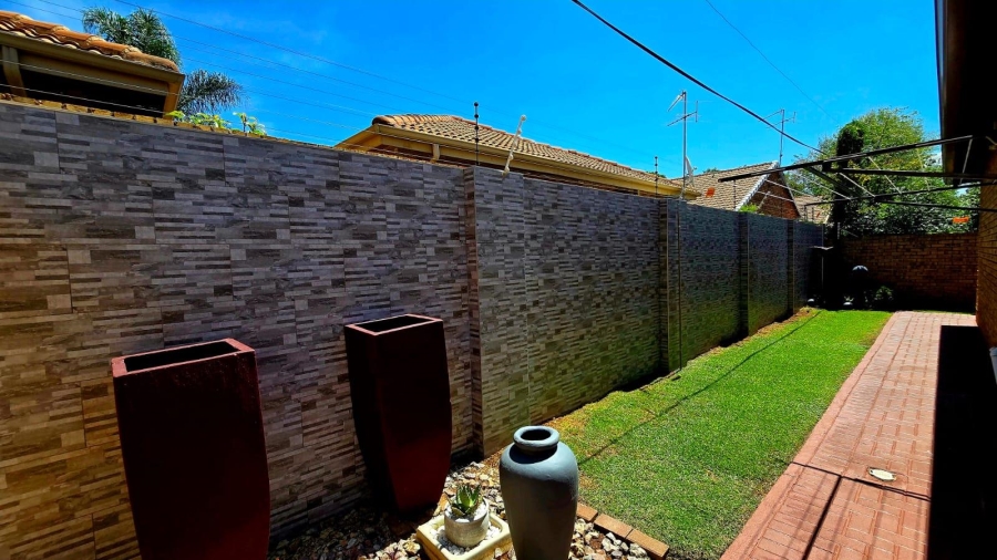 3 Bedroom Property for Sale in New Redruth Gauteng