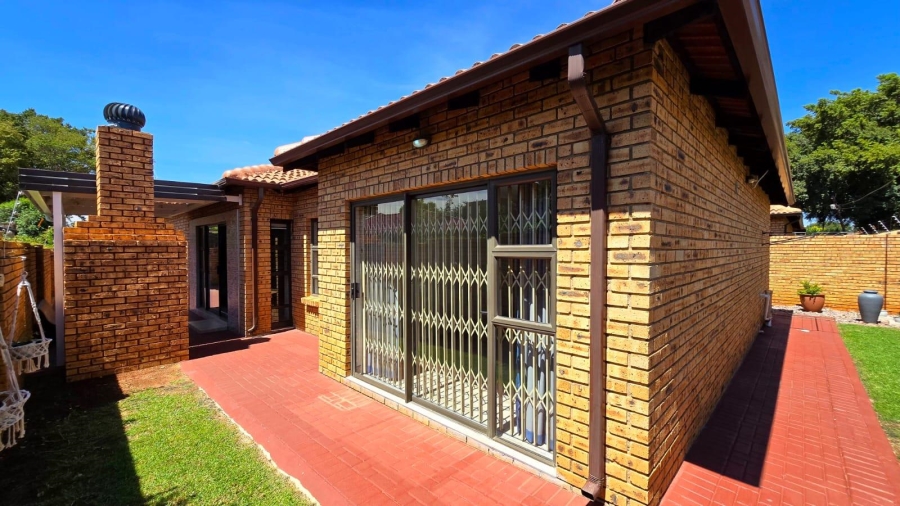 3 Bedroom Property for Sale in New Redruth Gauteng