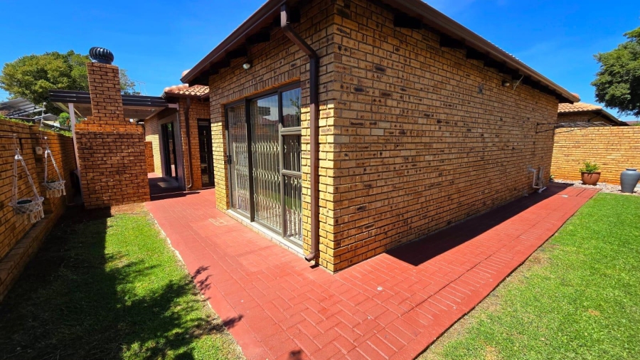 3 Bedroom Property for Sale in New Redruth Gauteng