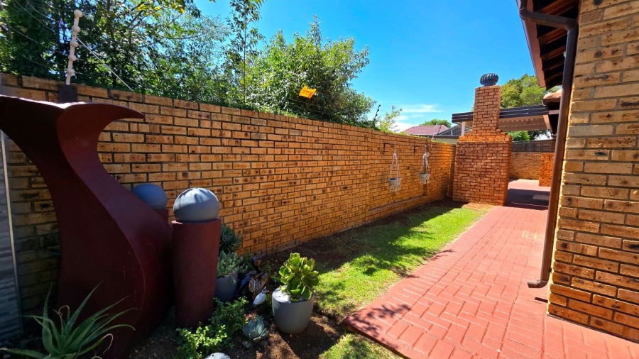3 Bedroom Property for Sale in New Redruth Gauteng