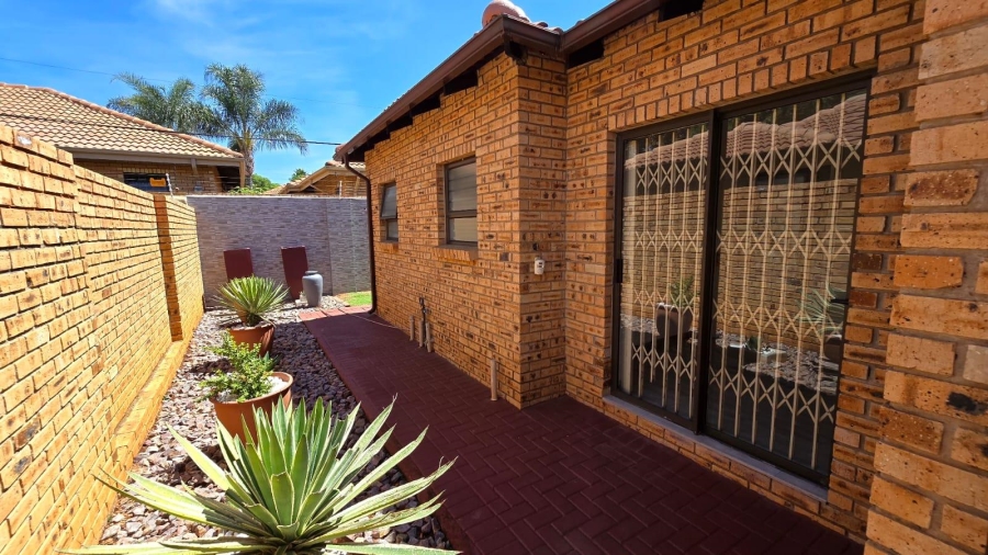 3 Bedroom Property for Sale in New Redruth Gauteng