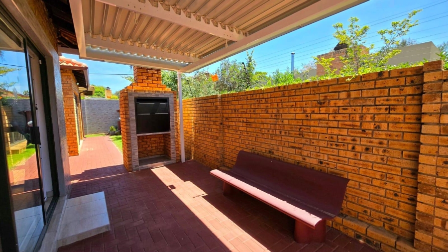 3 Bedroom Property for Sale in New Redruth Gauteng