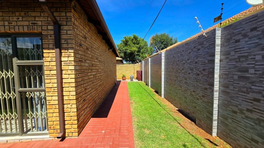 3 Bedroom Property for Sale in New Redruth Gauteng
