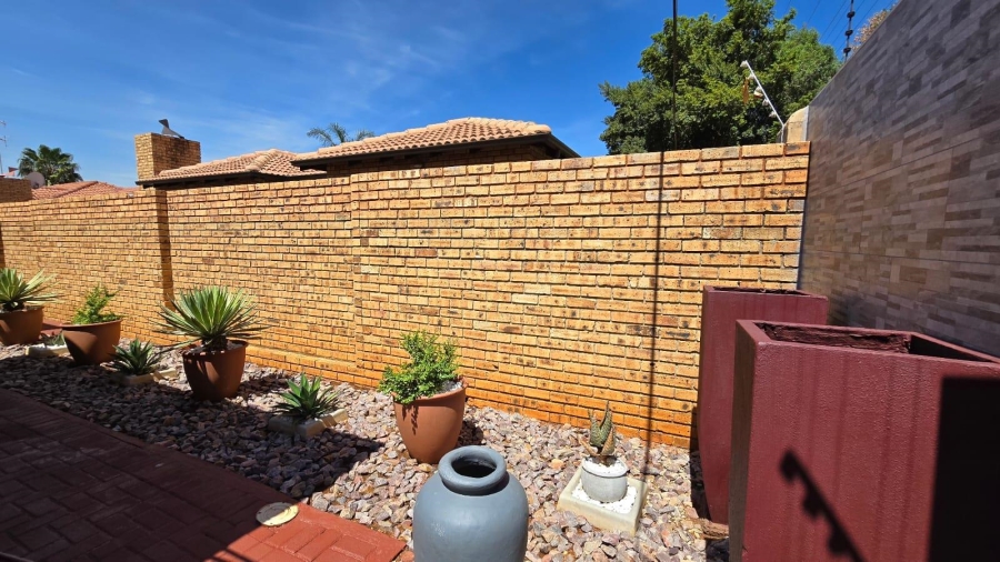 3 Bedroom Property for Sale in New Redruth Gauteng